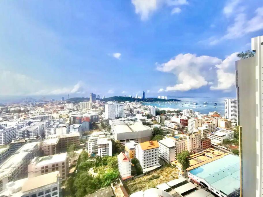 The Base Central Pattaya Quiet King-Bed With Infinity Pool & Free Netflix! Esterno foto
