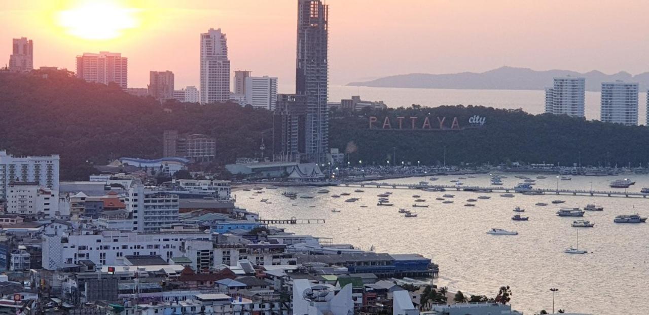The Base Central Pattaya Quiet King-Bed With Infinity Pool & Free Netflix! Esterno foto
