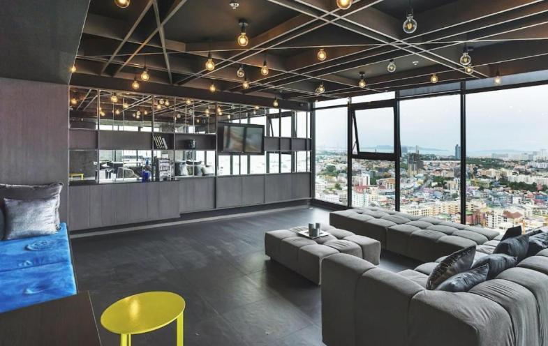The Base Central Pattaya Quiet King-Bed With Infinity Pool & Free Netflix! Esterno foto
