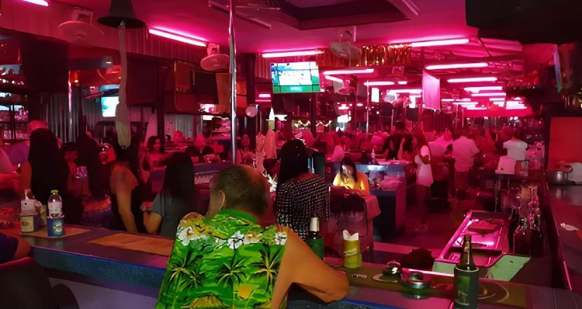 The Base Central Pattaya Quiet King-Bed With Infinity Pool & Free Netflix! Esterno foto